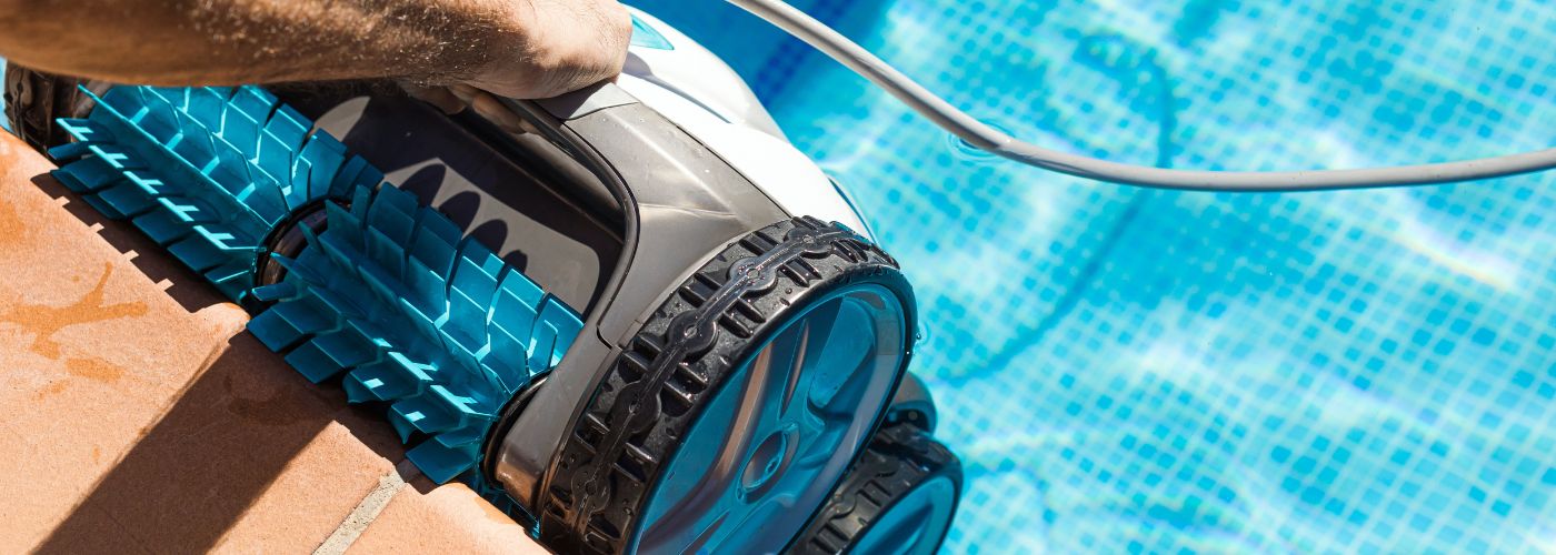 Differences Between Automatic vs Manual Pool Vacuums