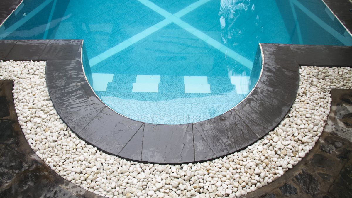 Common Causes of Cracks in Swimming Pool Surface
